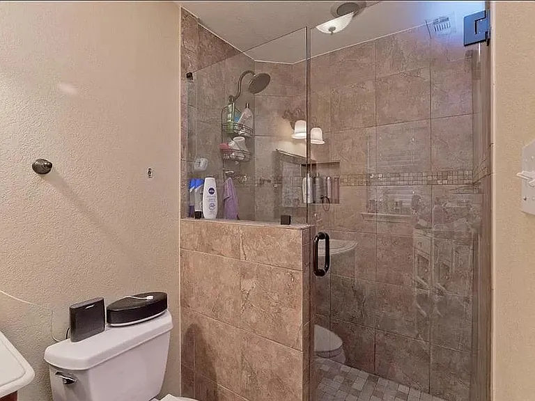 6215 Saratoga Cir — Photo 12