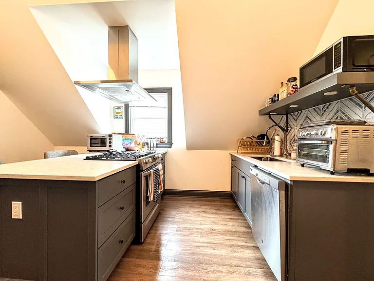 1040 W Roscoe St #3 — Photo 8