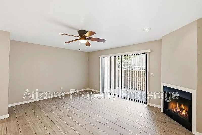 2 bed, 2.0 bath, 1124 sqft, $1,545 — Photo 2