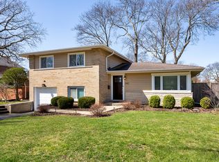 1342 Kenton Rd, Deerfield, IL 60015