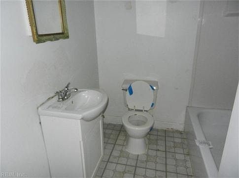 5th image of 3011 Roanoke Ave