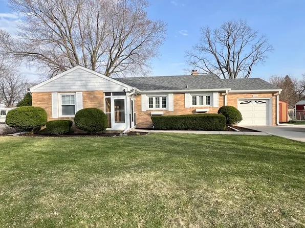 1126 Woodman Rd, Janesville, WI 53545