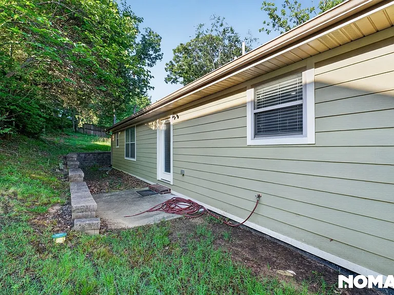 2088 E Custer Ln — Photo 32