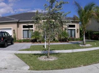 475 NE 5th Ct, Boca Raton, FL 33432