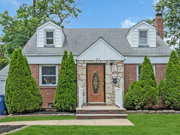 84 Saint Laurent Dr, Clark, NJ 07066