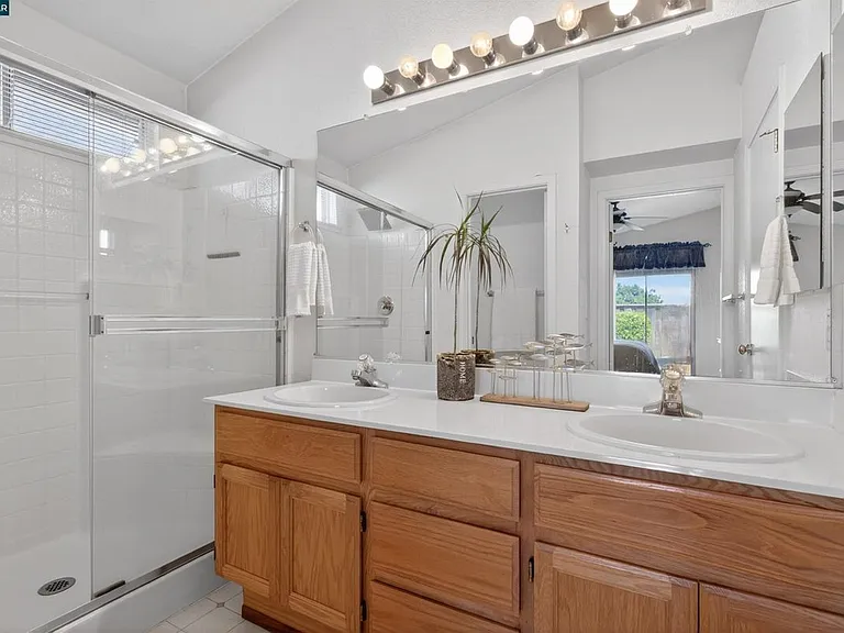 549 Burdick Dr — Photo 19