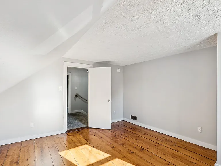 140 & 142 Sawyer Street — Photo 24