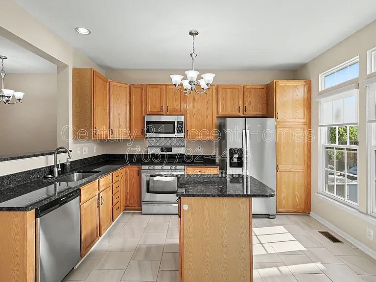 968 Harrison Cir — Photo 11