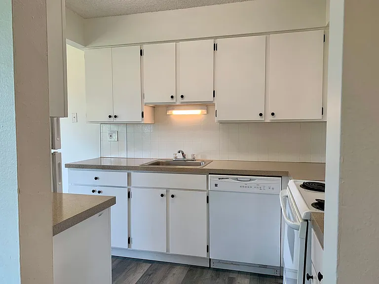 ES2275 -Eagle Rock Apartments — Photo 5