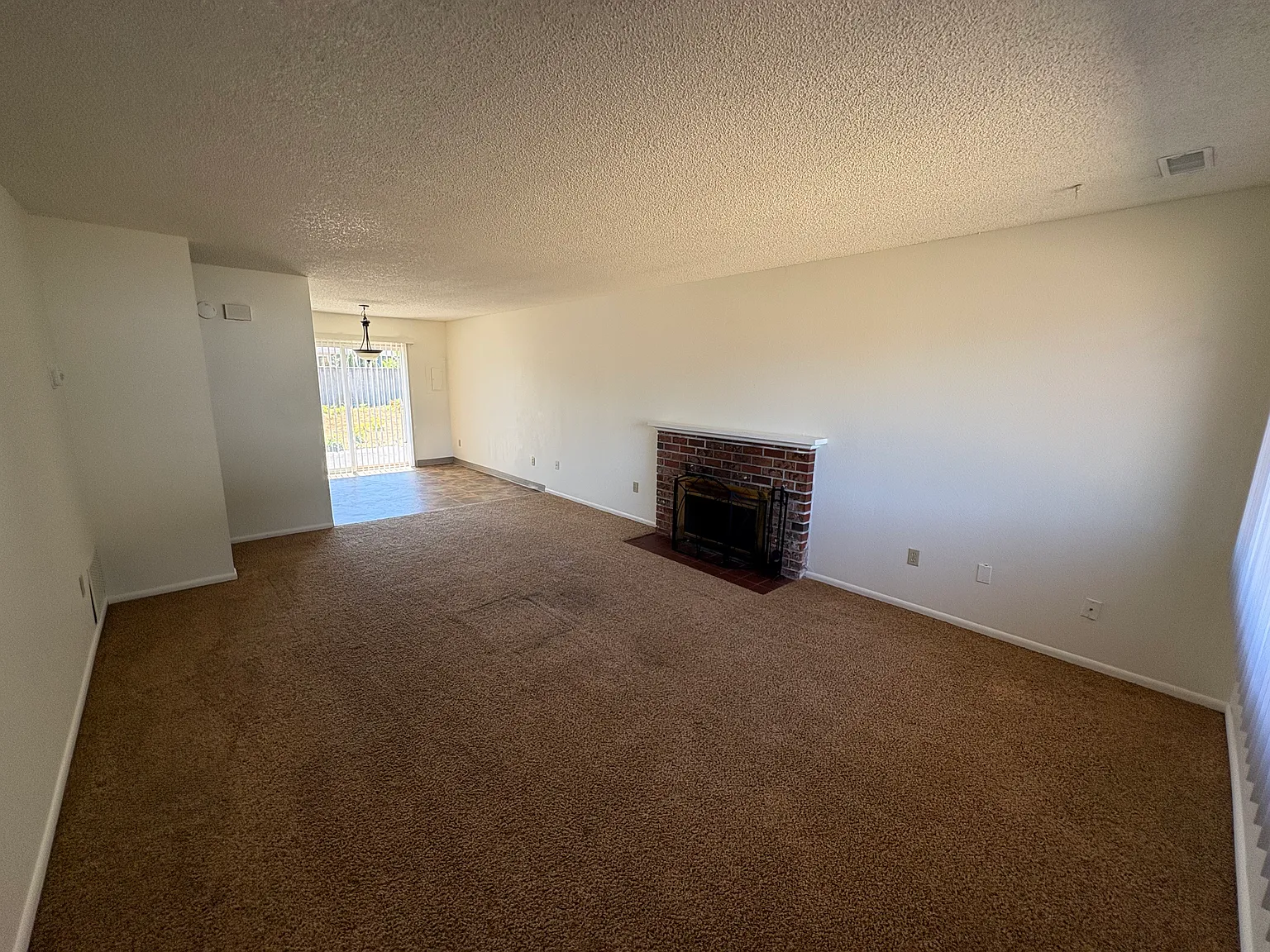 2 bed, 1.5 bath, 1162 sqft, $1,895 — Photo 2