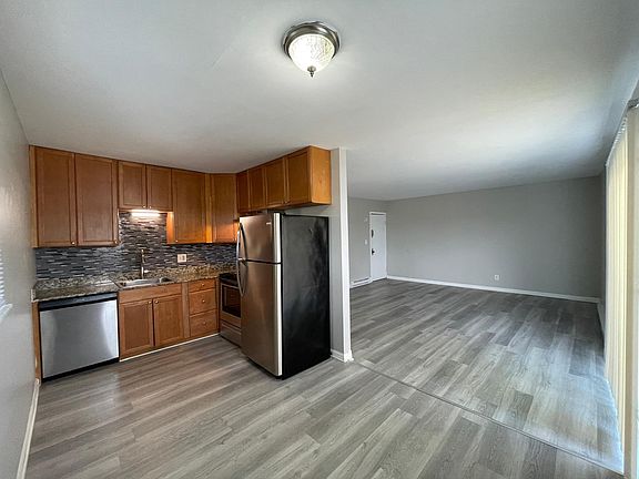 5th image of 376 W Old Indian Trl #8