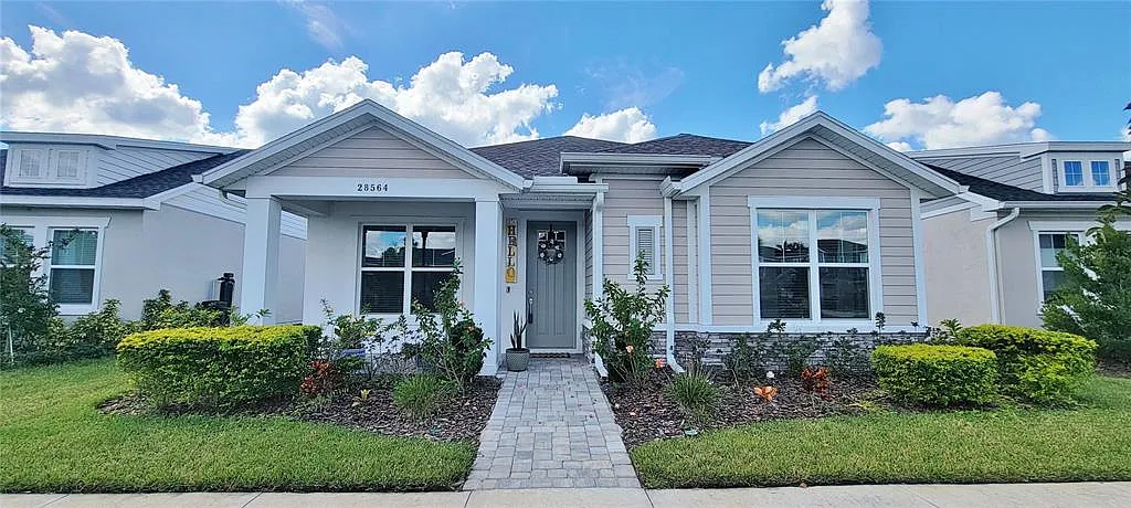 3 bed, 2.0 bath, 2018 sqft, $2,600 — Photo 1