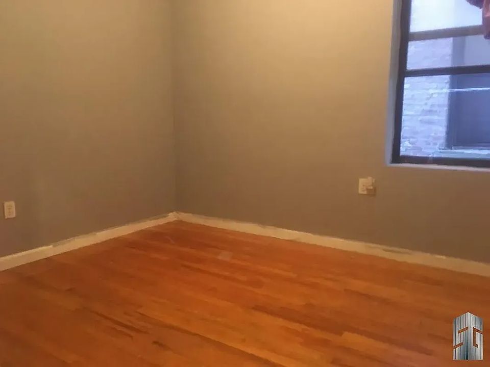2nd image of 498 Jefferson Ave #5