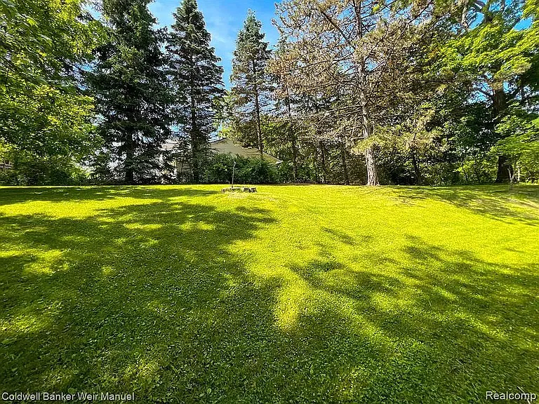 6995 Leytonstone Blvd — Photo 32