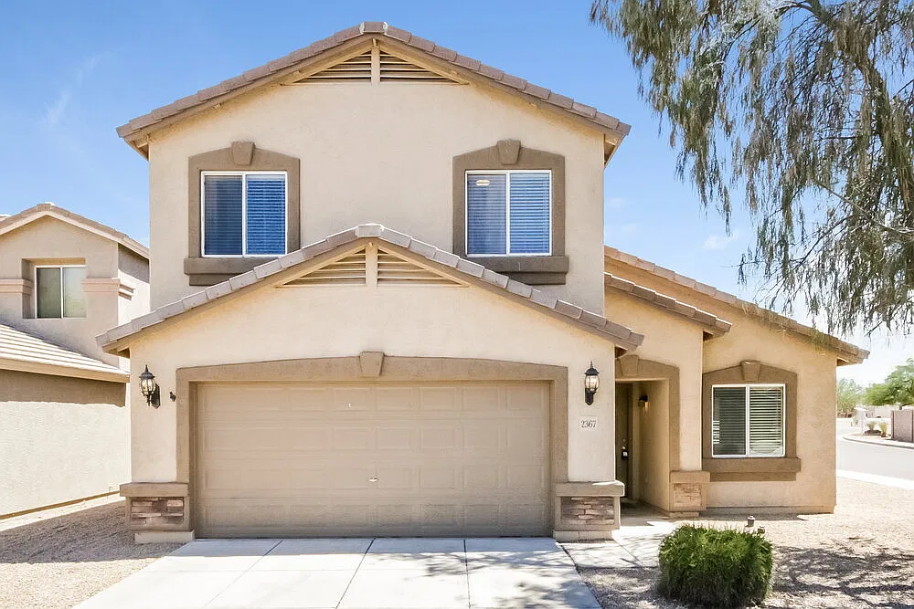 3 bed, 2.5 bath, 1833 sqft, $2,345 — Photo 1