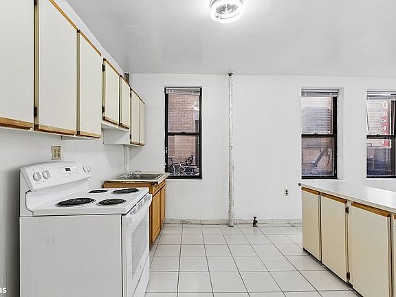 5th image of 4260 Broadway APT 202