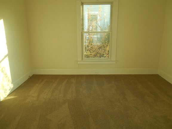 3rd image of 310 S Oakland St