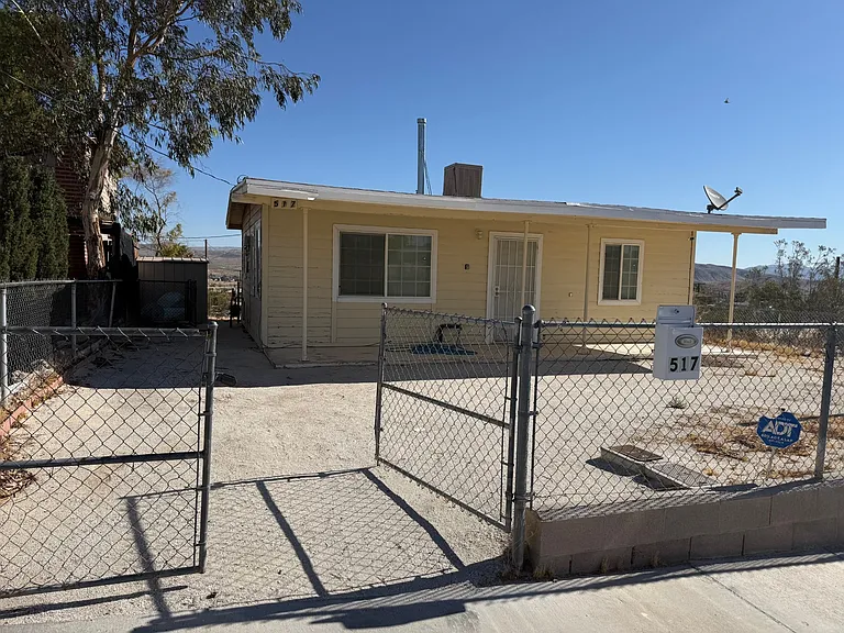 517 Pioneer St — Photo 1