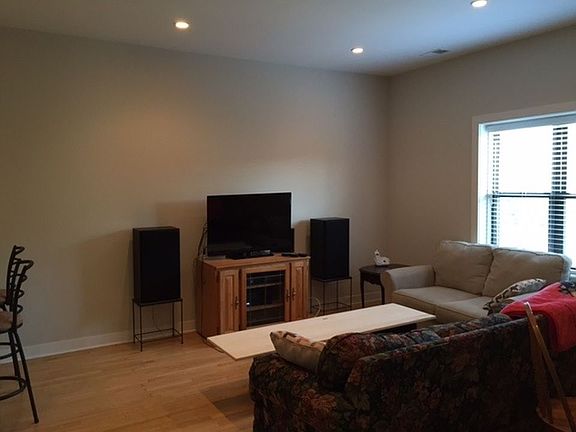 5th image of 3607 N Lakewood Ave