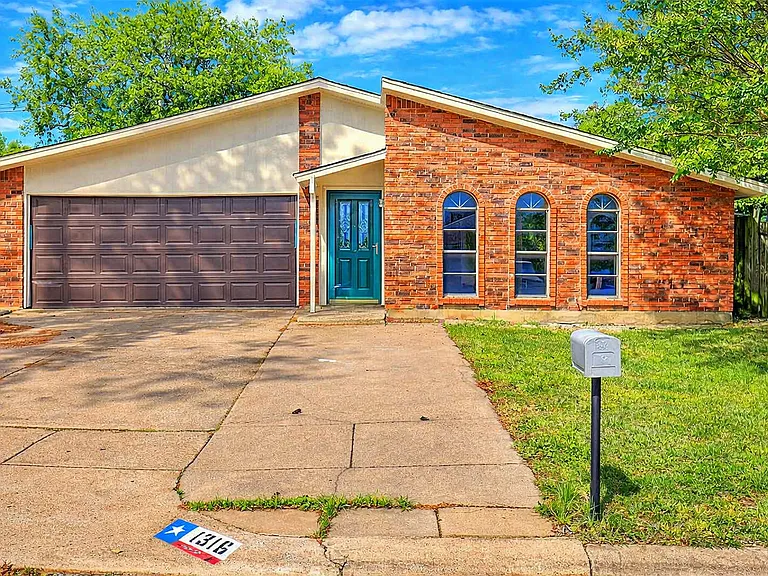 1316 Royster Rd — Photo 1