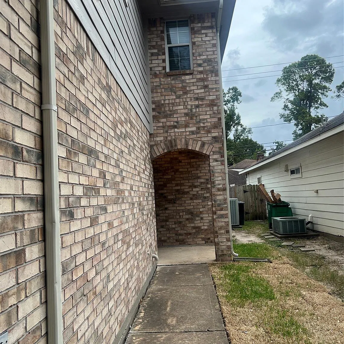 3 bed, 2.5 bath, 1865 sqft, $2,000 — Photo 2