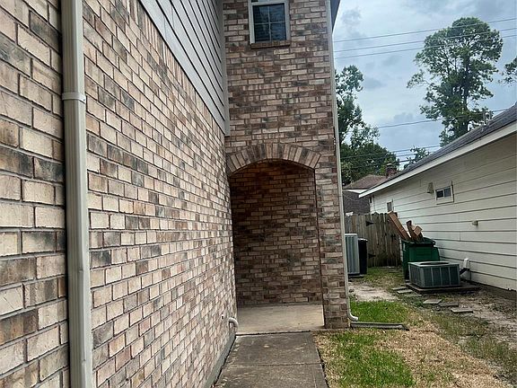 2nd image of 1147 Eden Park Ln