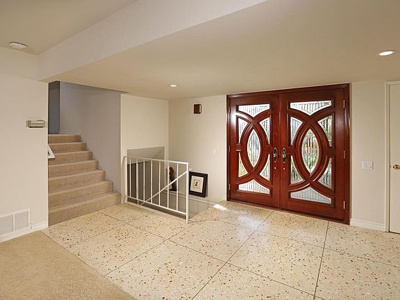 3rd image of 2701 Pinelawn Dr