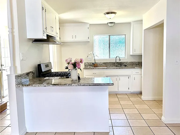 684 E Lee Pl — Photo 28