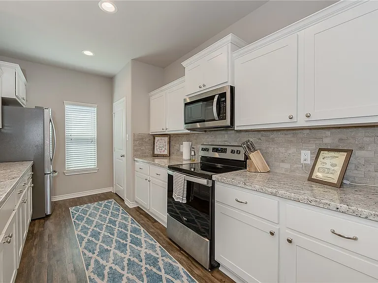 503 Hayes Ln — Photo 6