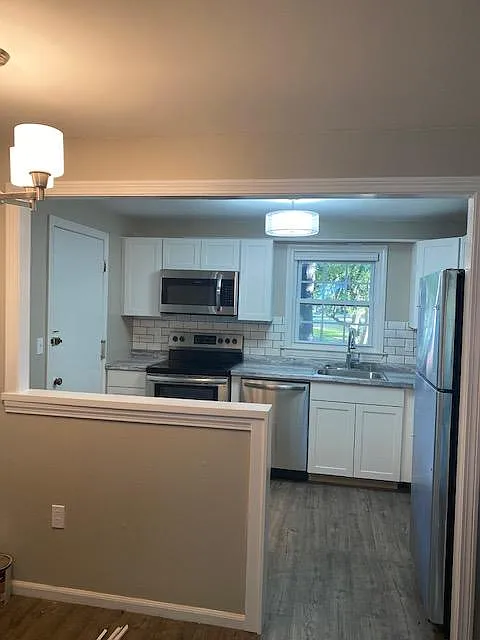 Fully renovated kitchen - 6 Grandview Dr