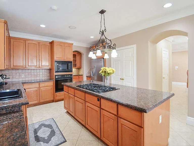 5835 Stratford Gardens Dr — Photo 7