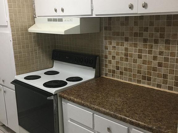 4th image of 1885 NE 121st St APT 27