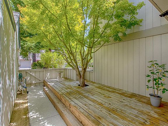 3rd image of 2702 Amberwood Ln #1