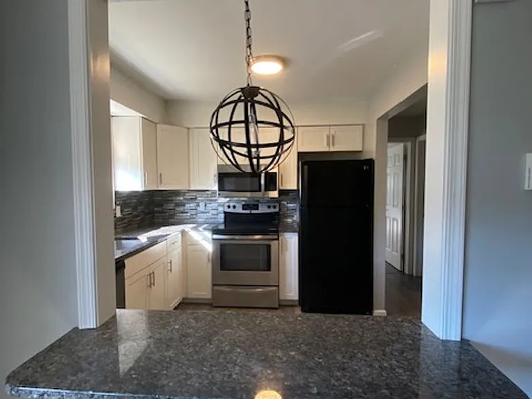 532 Broad St — Photo 5