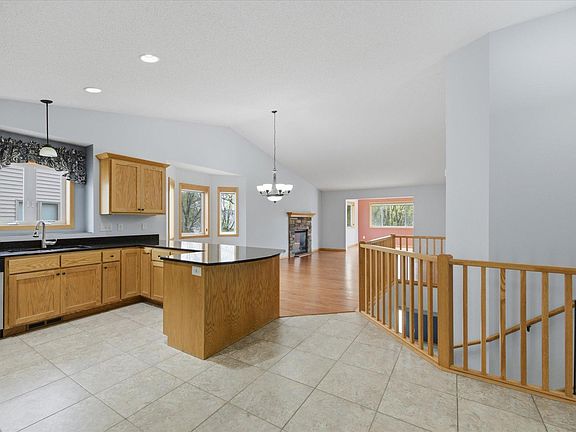 4th image of 6012 Iris Ln
