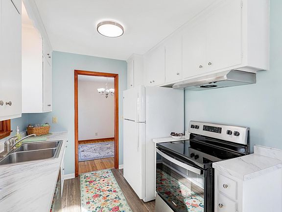 5th image of 8396 Heron Ave S