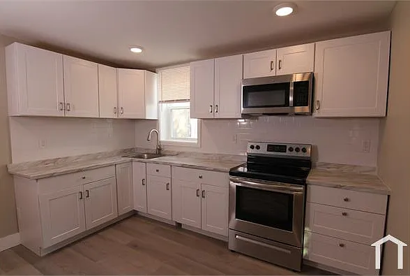 1631 Dyre St #B1 — Photo 2