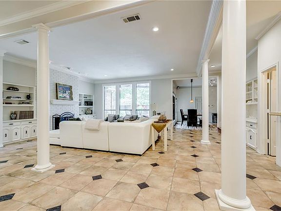 2nd image of 5611 Covehaven Dr