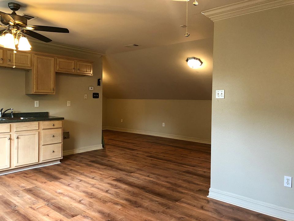 1st image of 522 Melrose Dr #2