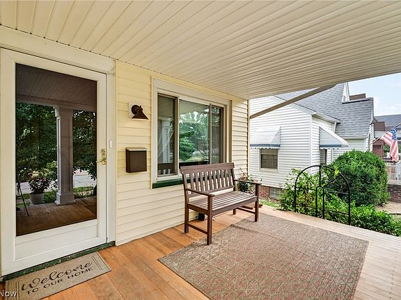 3rd image of 17416 Oxford Ave