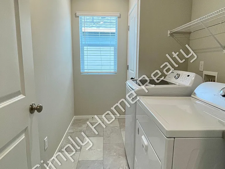 18715 Emmons Ct E — Photo 13