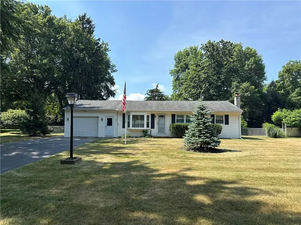 6 Cullens Run, Pittsford, NY 14534