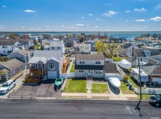 81 E Neptune Ave, Lindenhurst, NY 11757