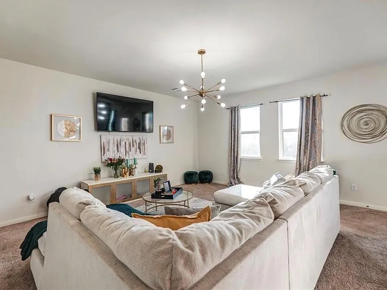 7943 Vacek Meadows Loop — Photo 8