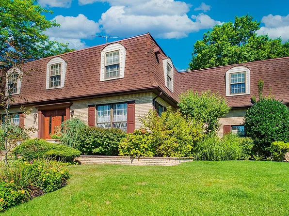 85 Johanna Ln, Staten Island, NY 10309