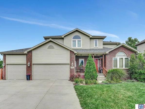 9616 Saint Gregory Cir, Lincoln, NE 68526