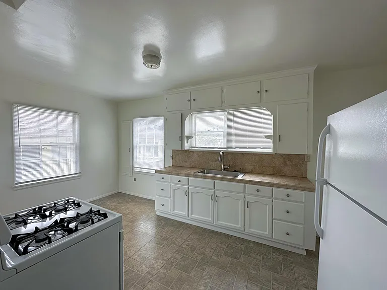909 S Olive Ave #1/2 — Photo 6
