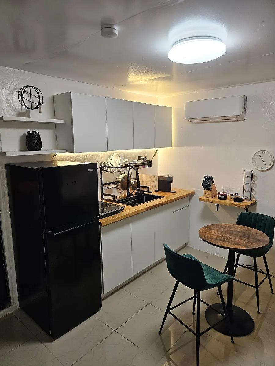 Building Photo - 74 Calle Villa Madrid #B