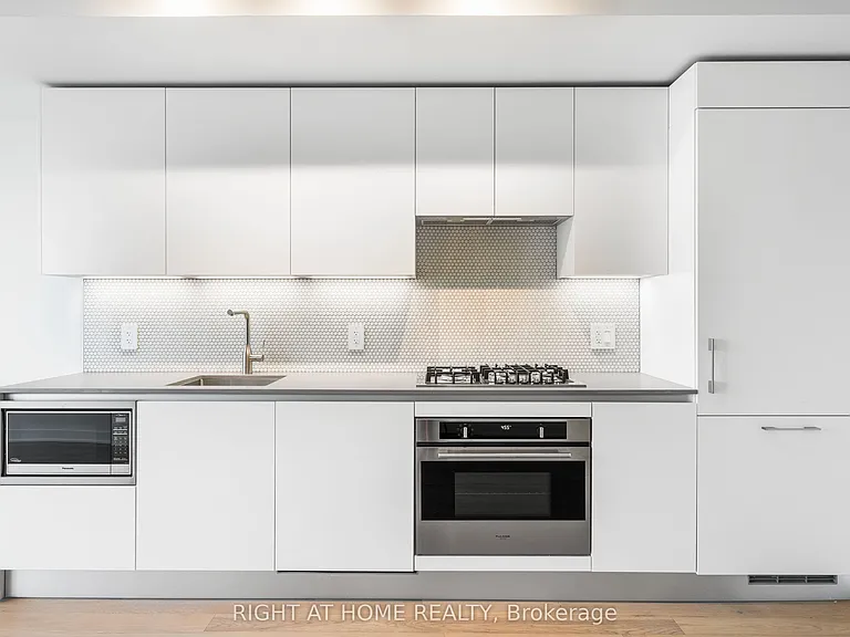 2720 Dundas St W #520 — Photo 8