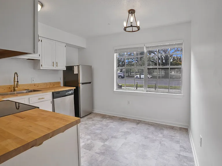 1220 E Victory Dr #1 — Photo 5